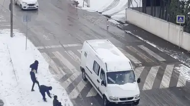 Kocaeli’de kar topu savaşı: Çocuklar ve yetişkinler eğlenceli anlar yaşadı