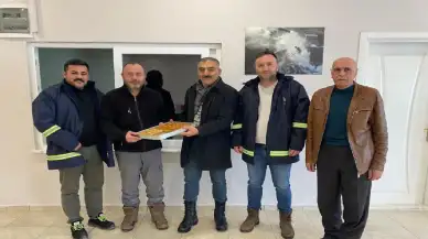 Kocaeli Körfez'de kar küreme ekiplerine baklava ikramı