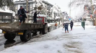 Düzce'de Altay Kış Fırtına'sı devam ediyor: 72 saattir yollar tuzlanıyor