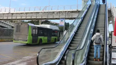 Kocaeli’de üst geçitlerde yürüyen merdivenler 7/24 çalışacak