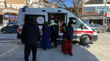 Kocaeli İzmit'te 12 yaşındaki çocuk ambulansın önüne atladı