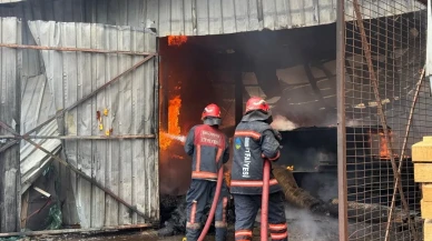 Sakarya'da mobilyacılar çarşısında yangın paniği