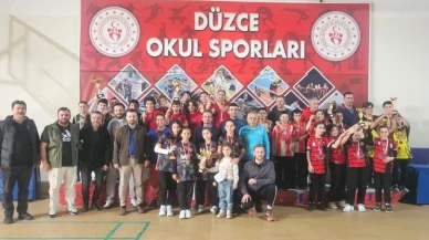 Düzce'de masa tenisi turnuvasında raketin şampiyonu belli oldu