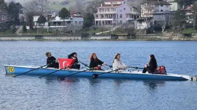 Kocaeli'de gazetecilerden 8 Mart için anlamlı etkinlik düzenlendi