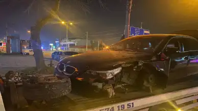 Kocaeli Başiskele'de trafik kazası: Otomobil direğe çarptı, 3 yaralı