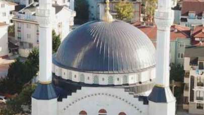 Hasarlı Cami Yıkıldı