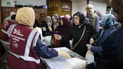 İzmit Belediyesi Hacı Adaylarına Hediye Verdi