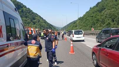 Bayram dönüş trafiğinde 7 araç birbirine girdi