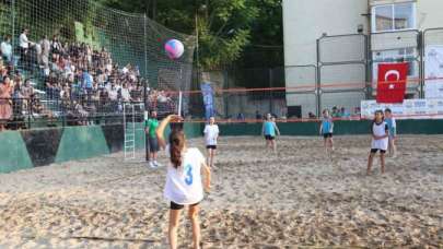 Plaj voleybol turnuvası yarın başlıyor
