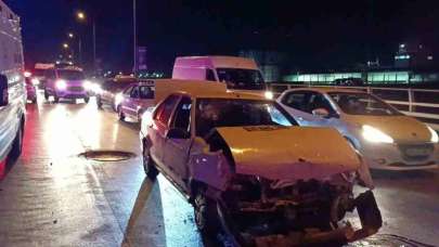 Kocaeli’de otomobil, kırmızı ışıkta duran araca çarptı: 1 yaralı
