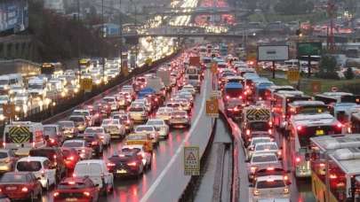 İstanbul'da Trafik Durma Noktasına Geldi