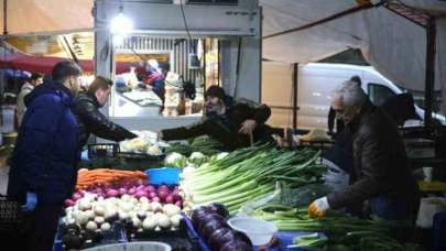 Gölcük'te Soğuk Havada Sıcak İkram