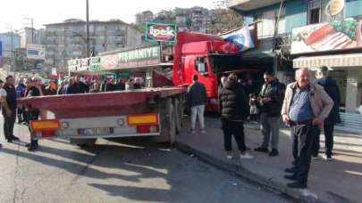  Kocaeli İzmit'te Trafik Kazası: 4 Yaralı