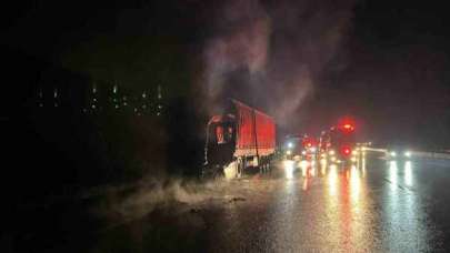 Kuzey Marmara Otoyolu’nda Asit Yüklü Tır Alev Alev Yandı