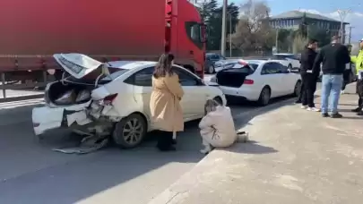  Kocaeli'de 7 Araç Birbirine Girdi! 5 Yaralı...