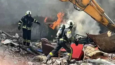 Son Dakika Kocaeli İzmit'te Isı Yalıtım Deposu Yandı!..