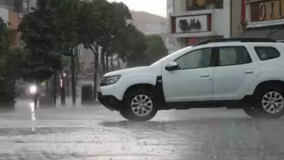 Bolu’da aniden bastıran sağanak hayatı olumsuz etkiledi