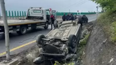 Düzce'de Virajı Alamayınca Devrildi...