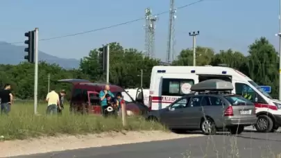 Sakarya'da Kaza 2 Araç Çarpıştı 4 Kişi Yaralandı...