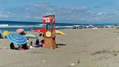 Sakarya'da Rüzgar ve Dalga Nedeniyle Denize Giriş 3 Gün Yasak