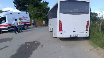 Sakarya'da Panelvan ve Servis Minibüsü Çarpıştı