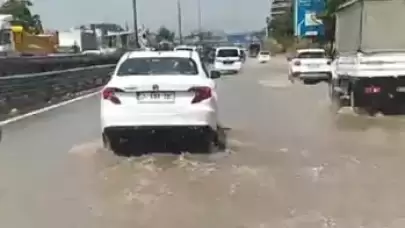 Kocaeli’de sağanak yağış sonrası kanallar taştı