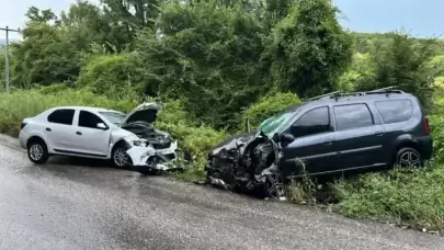 Sakarya Hendek'te Yağışlı hava kazayı beraberinde getirdi: 6 yaralı