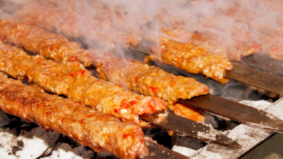 Adana Kebabı Nasıl Yapılır? Adana Kebap Malzemeleri...