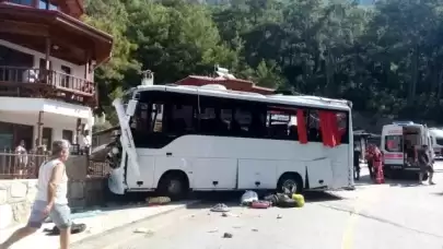 Freni Boşalan Tur Otobüsü Faciaya Yol Açtı! Detaylar Şoke Ediyor: 2 Ölü, 4 Ağır 28 Yaralı