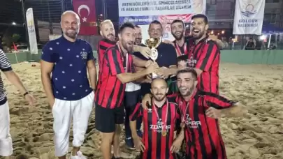 Gölcük Belediyesi Düzenledi: Kum Futbol Turnuvasında Heyecan Dolu Final