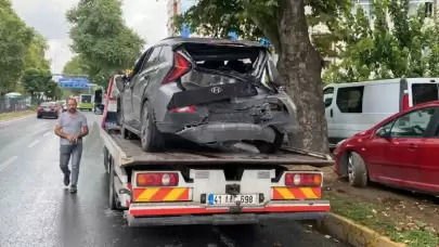 Gölcük'te Tır Işıklarda Bekleyen Otomobillerin Arasına Daldı: 3 Yaralı