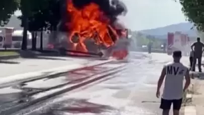 Sakarya'da Tır Alev Topuna Döndü