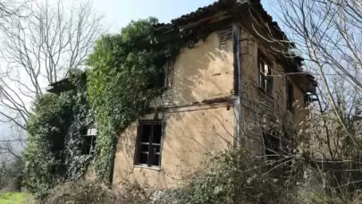 Sakarya'da Çürümeye Başlayan 100 Yıllık Cami, Bakanlık Tarafından Koruma Altına Alındı