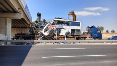 Dehşet Verici Kaza! Otobüs Köprünün Ayağından Çekilince Vahşet Ortaya Çıktı!