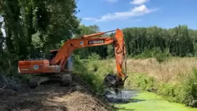 Büyükşehir Bu Müdahaleyle Çiftçinin Alın Terini Ve Toprağın Bereketini Koruyor