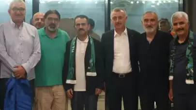 Efsanelerden Büyükakın’a Teşekkür! Kocaelispor Maçında Tarihi Buluşma!