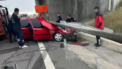 Bolu Geçisinde Araç Bariyerlere Çarptı 1 Kişi Yaralandı