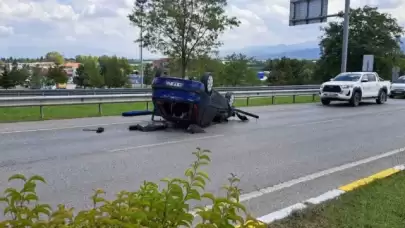 Sakarya Serdivan'da Ters Dönen Otomobil... Sürücü Şans Eseri Kurtuldu!