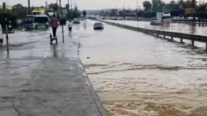 Sel Suları Yolu Trafiğe Kapattı, İstanbul’a D-100’den Ulaşım Kesildi