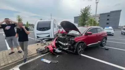 Hastane Otoparkında Park Halindeki Karavana Çarptı