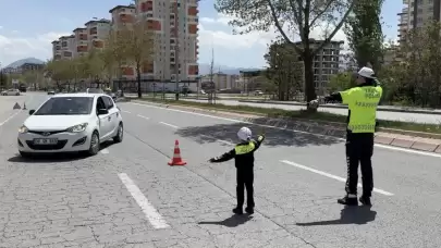 Kocaeli İzmit Otogar Sapağında Trafik Çilesi! Sürücüler Polis Desteği İstiyor