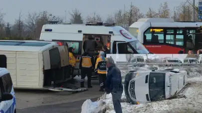 Düzce'de 7 Yaralı! Buzlanan Yolda İşçi Servis Minibüsü Devrildi