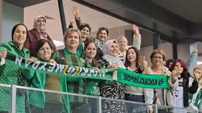 Kocaelispor Tribünlerinde Kadın Muhtarlardan Güçlü Destek