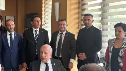 Ümit Özdağ Zafer Partisi Kocaeli İl Başkanlığı'nın 2. Olağan Kongresi için İzmit'e geldi