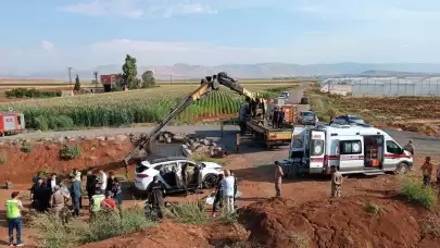 Mardin'de Feci Kaza! Araç GAP Sulama Kanalına Devrildi, 3 Kişi Hayatını Kaybetti