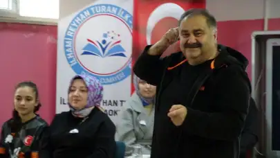 Düzce’de öğrencilere unutulmaz sürpriz: Sanatçı Nurullah Çelebi ile buluşma