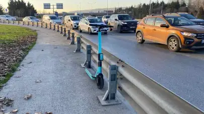 Kocaeli'de skuter sürücüsü tır ile bariyer arasında kalarak yaralandı