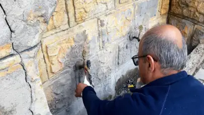 Bolu Mudurnu'da eksiye düşen hava sıcaklığı çeşmeleri dondurdu