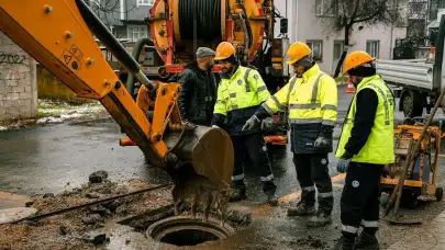 Sakarya'da SUSKi kar yağışından yollar etkilenmesin diye sahada