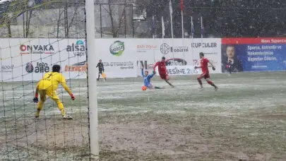 Arnavutköy Belediyesi ve Derince Belediyesi karşı karşıya: Belediye Derincespor 1 - Arnavutköy Belediyesi 1